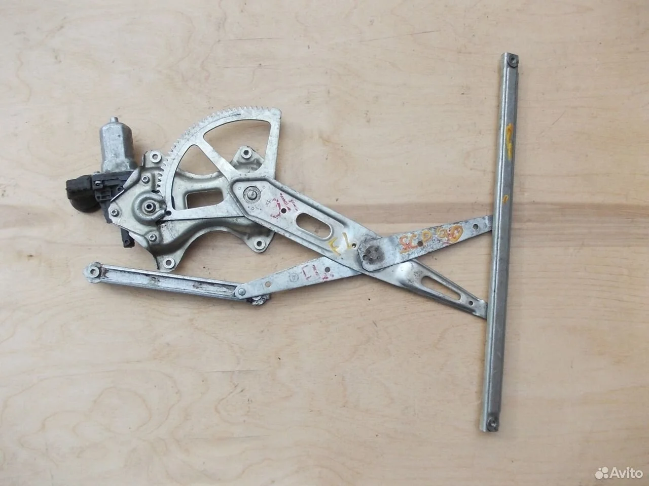 Стеклоподъемник передний toyota yaris vitz