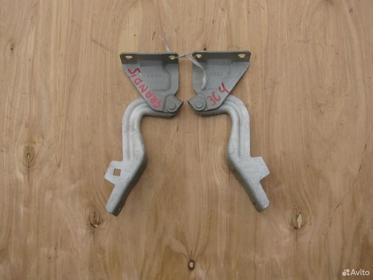 Кронштейны петли капота багажника grandis