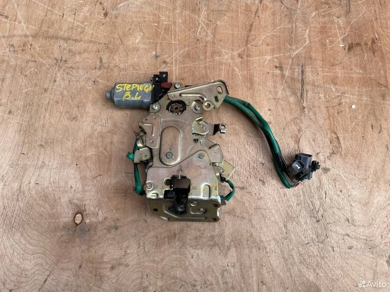 Замок задний левый honda stepwgn rf7 rf8