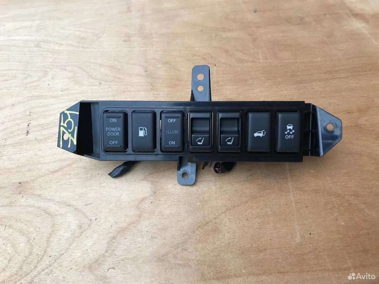 Блок кнопок лючка сидений бензобака nissan murano