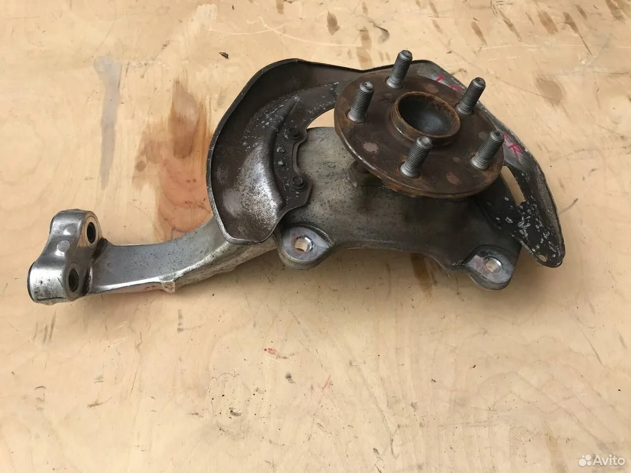 Поворотный кулак правый lexus ls460 usf40