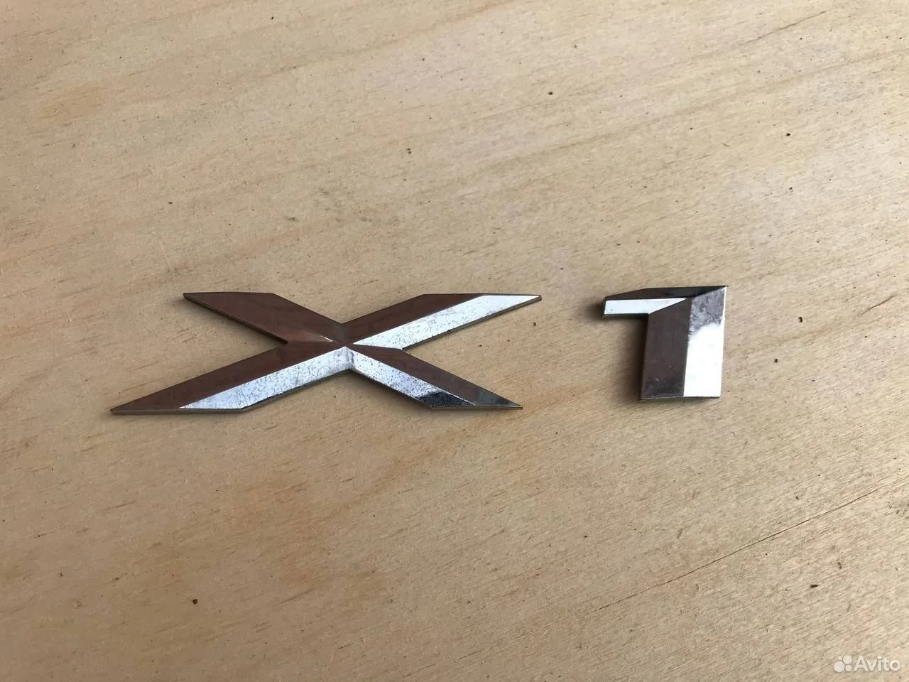 Надпись шилдик на багажник bmw x1 e84 x5 e70