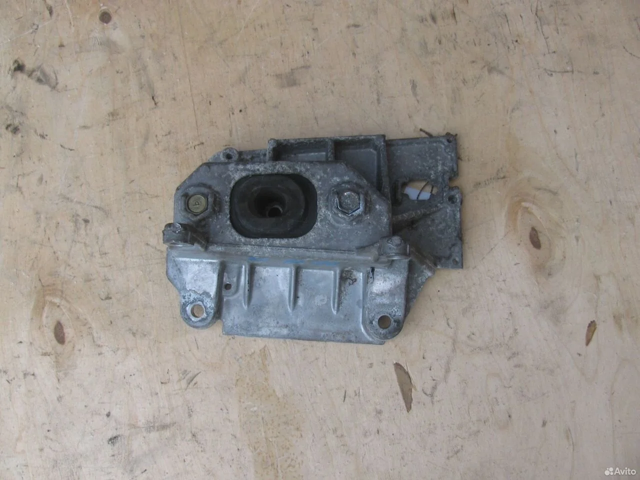 Кронштейн подушка левая nissan micra note