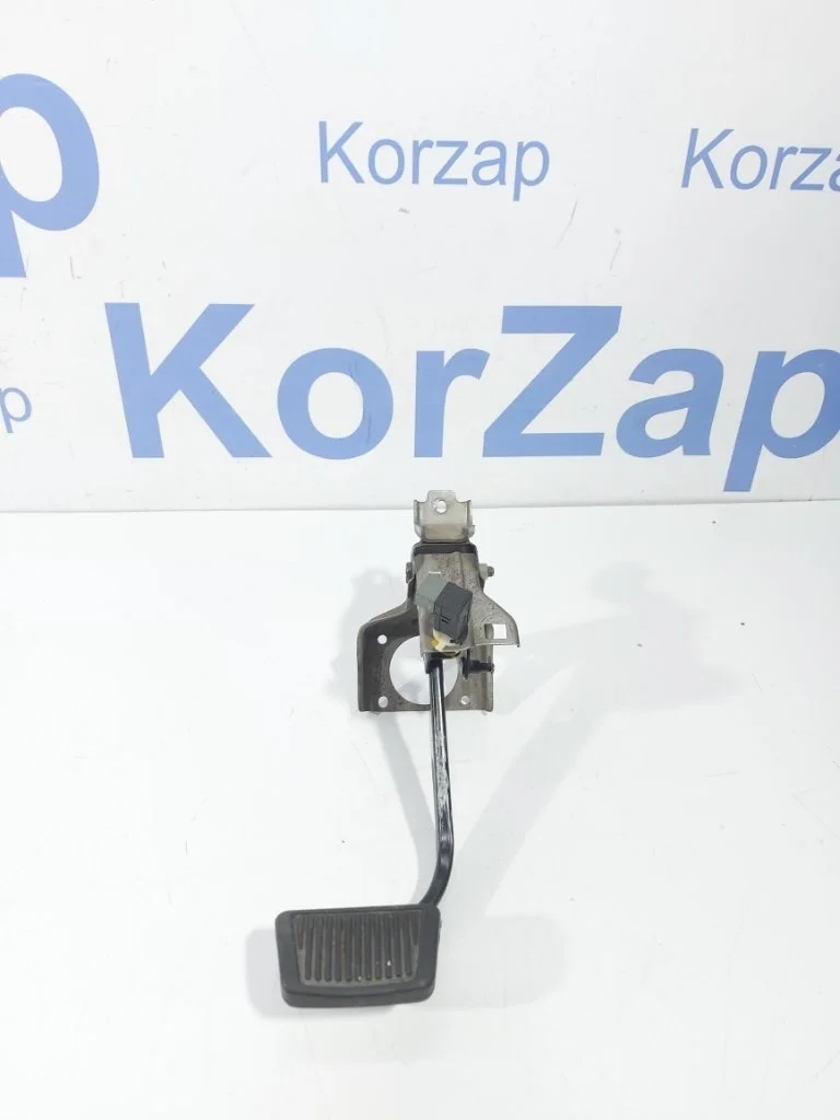 Педаль тормоза Hyundai Solaris