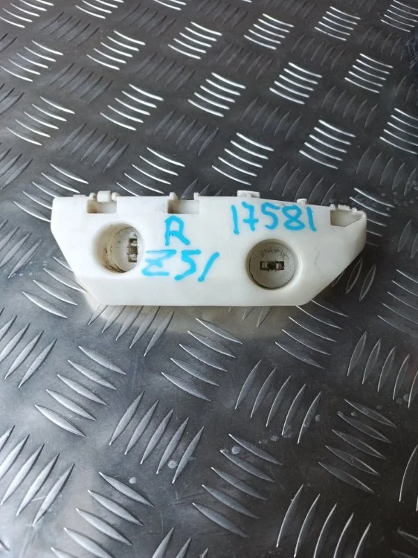 Кронштейн крепления бампера Nissan Murano 2007 622221AA2A Z51, передний правый