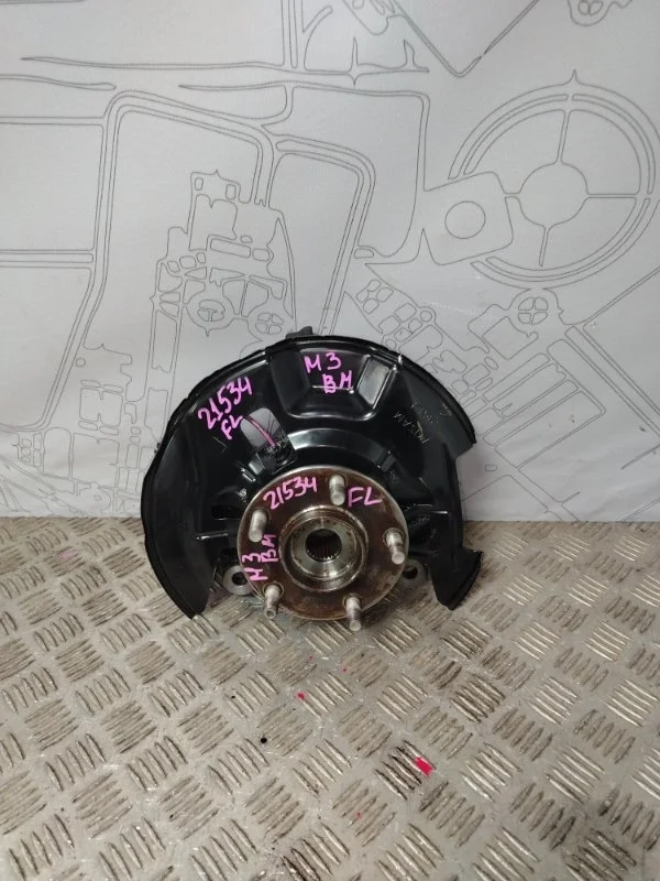 Поворотный кулак Mazda 3 2017 B45A33031 BM, передний левый