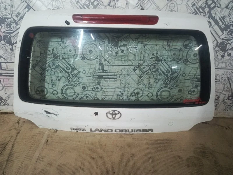 Крышка багажника Toyota Land Cruiser 2007 670056B110 100 2UZ-FE