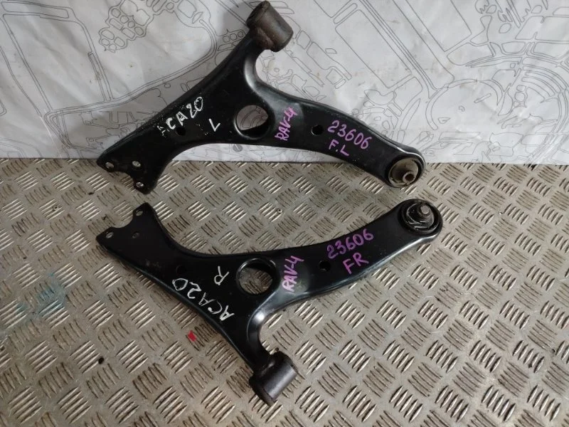 Рычаг подвески Toyota Rav4 2004 4806842040 20, передний правый