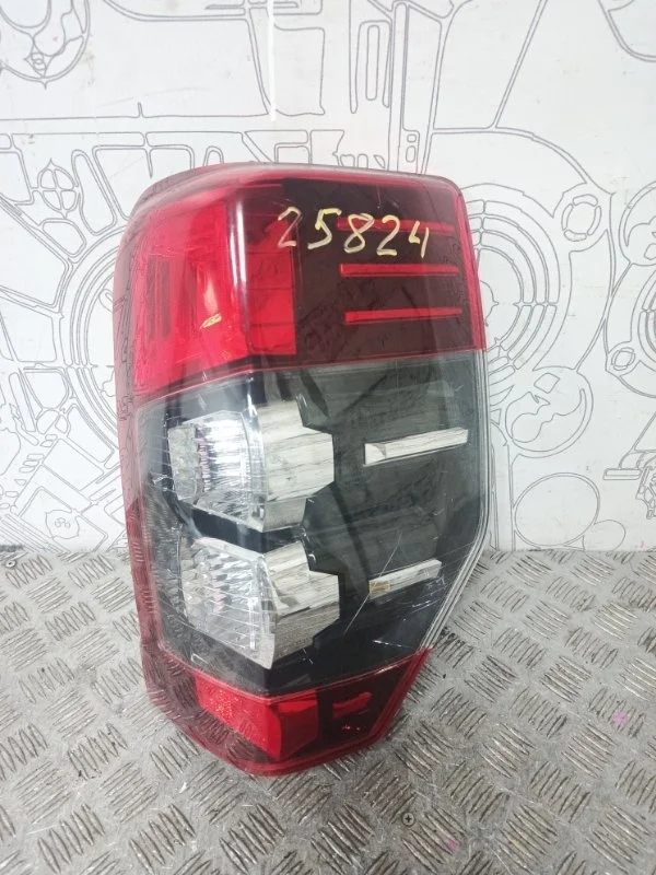 Фонарь задний Mitsubishi L200 2023 8330B210 KK/KL 4N15, правый