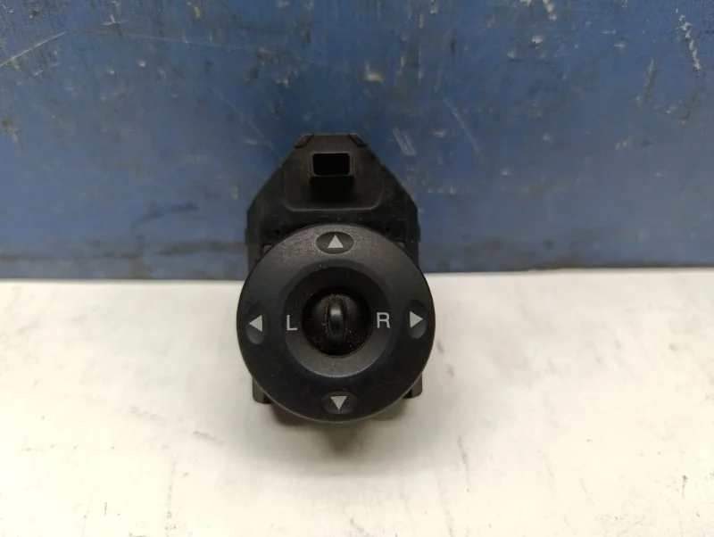 Кнопка корректора зеркал Hyundai Elantra HD 2006 - 2011 935702H1109P