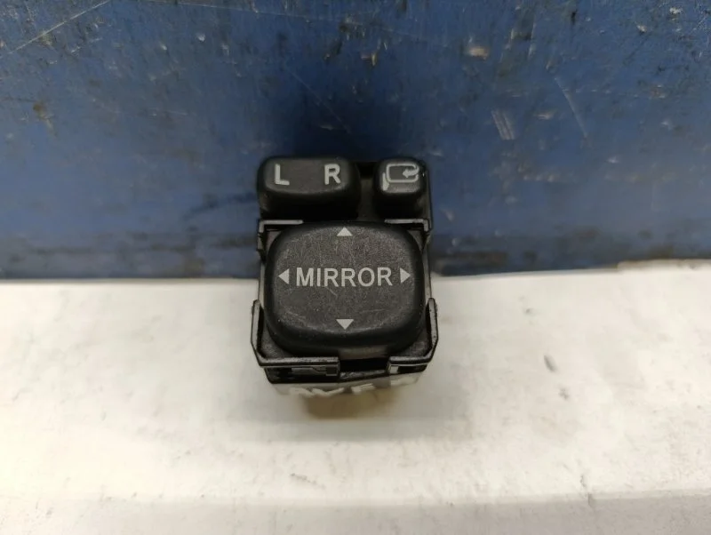 Кнопка корректора зеркал Toyota Avensis 2 2003-2008 8487205010 T250