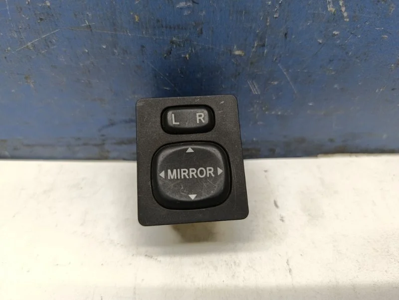 Кнопка регулировки зеркал Toyota Auris 2006-2012 8487034010 E150 1.6 1ZR