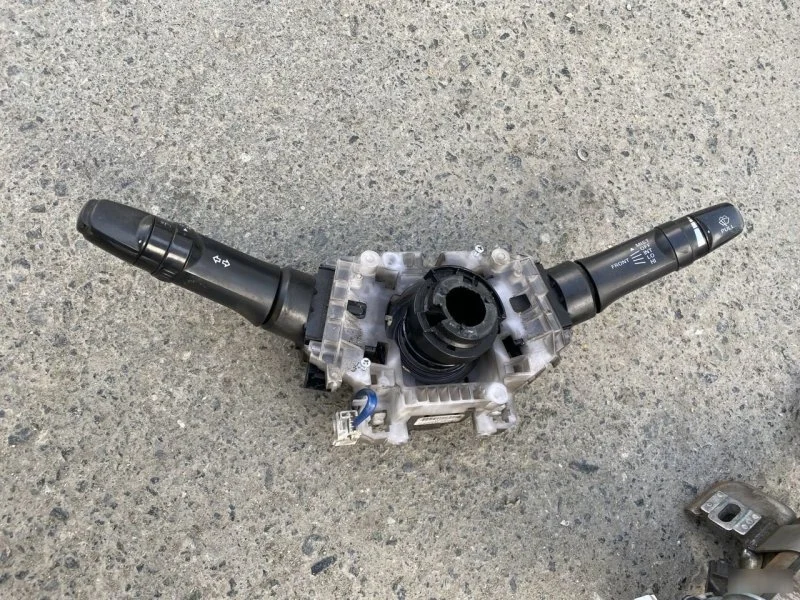 Блок подрулевых переключателей Mitsubishi L200 8600A217 ПИКАП