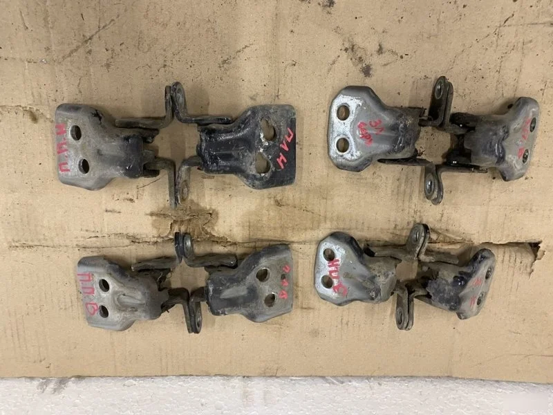 Петля двери Ford Fusion 1518391 1.4