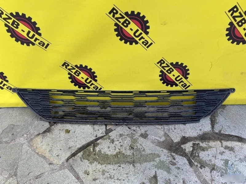 Решетка в бампер Kia Ceed 865221H500 ED 1.6