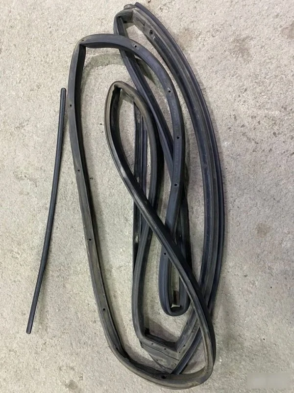 Уплотнитель двери Kia Ceed 831401H500 ED 1.6, задний правый