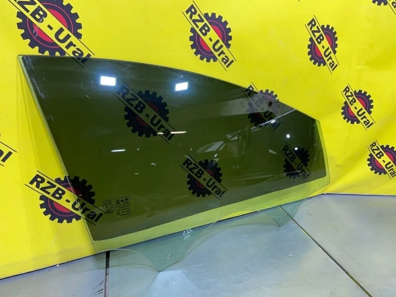 Стекло двери Ford Focus 1742301 3, переднее правое