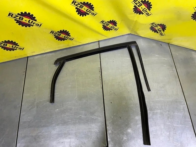 Уплотнитель стекла двери Ford Focus 1787048 3, задний правый