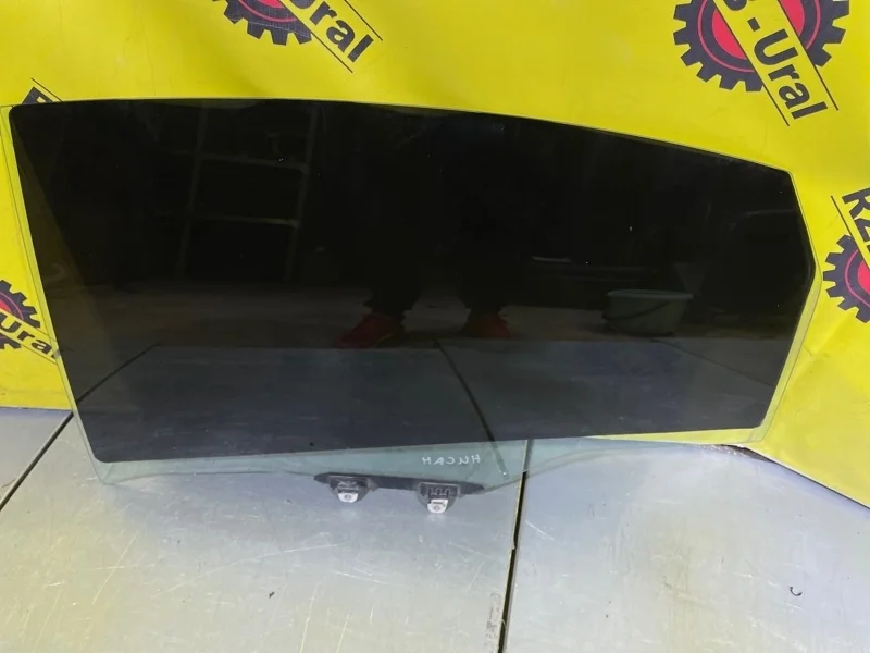 Стекло двери Nissan Almera 823014AA0A G15, заднее левое