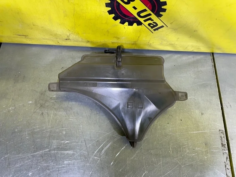 Бачок расширительный Mazda 3 PE0115351A BM 1.6