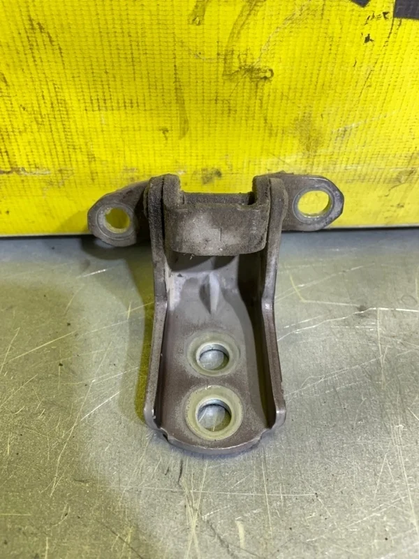 Петля двери Nissan Patrol 80400JK00A Y62 5.6, передняя правая