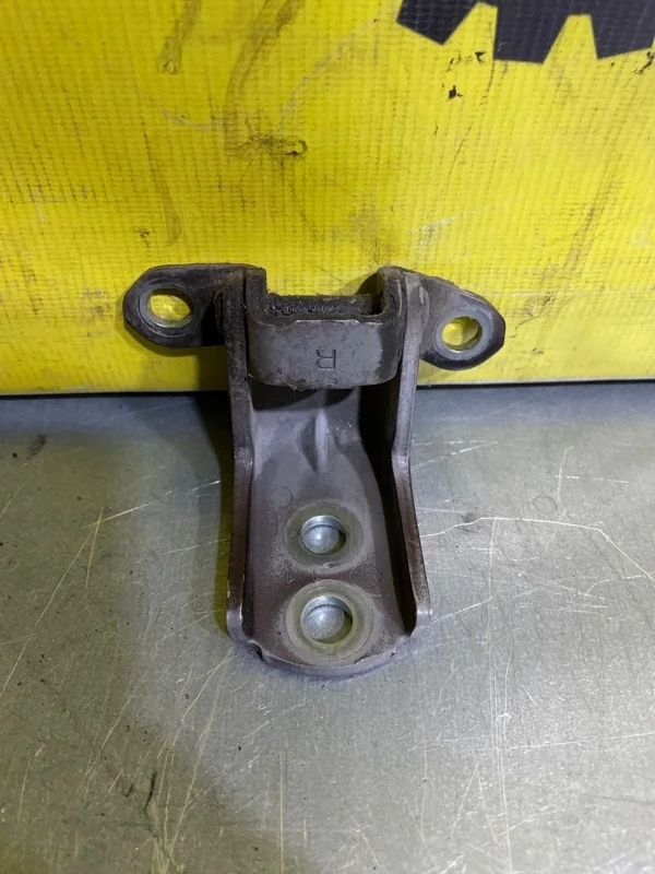 Петля двери Nissan Patrol 80400JK00A Y62 5.6, передняя правая