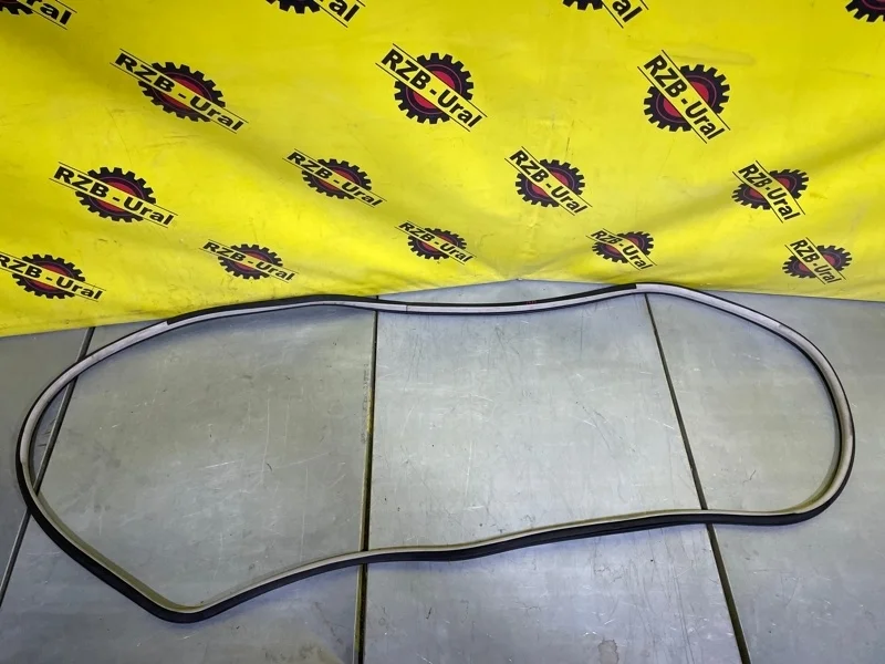 Уплотнитель проема двери Nissan Patrol 769211LA0A Y62 5.6, передний правый