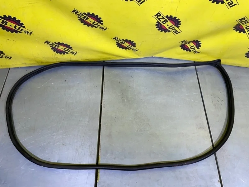 Уплотнитель проема двери Hyundai Solaris 82120H5000 2, передний правый