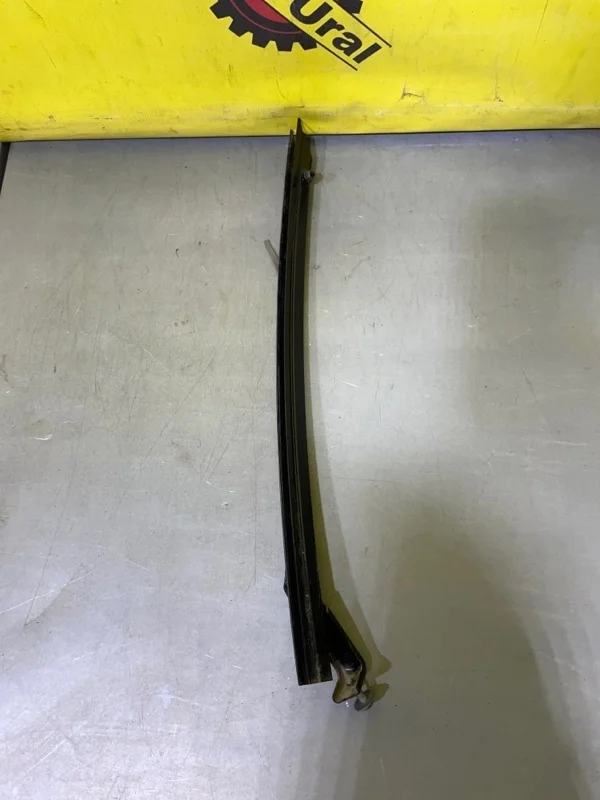 Направляющая стекла двери Infiniti FX35 822161CA0A S51 3.5, задняя правая