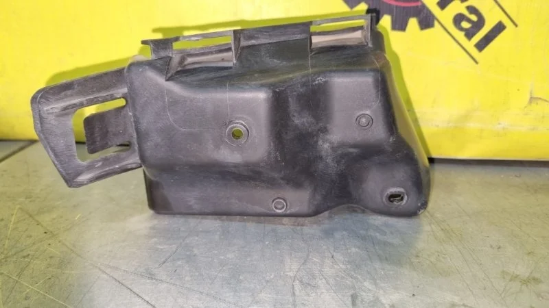 Кронштейн бампера Ford Focus BM51F17A881A 3 2.0, задний правый