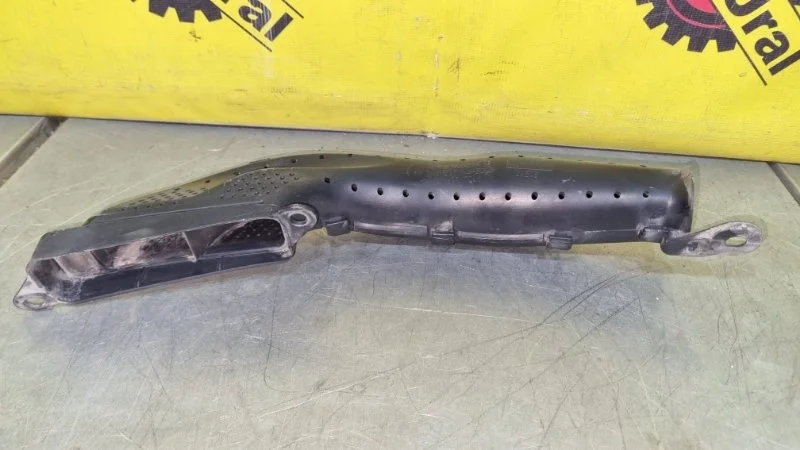 Воздухозаборник Ford Focus AV619E635BD 3 2.0