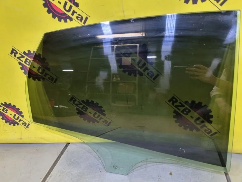 Стекло двери Ford Focus 1706320 3 2.0, заднее правое