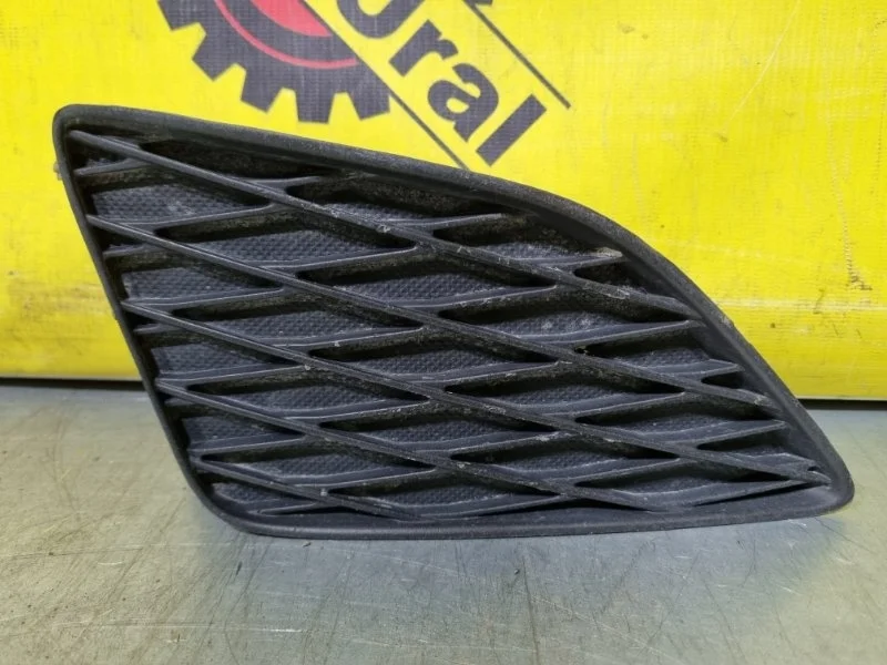 Решетка в бампер Toyota Corolla 2008 8148112080 Е150 1.6, передняя правая