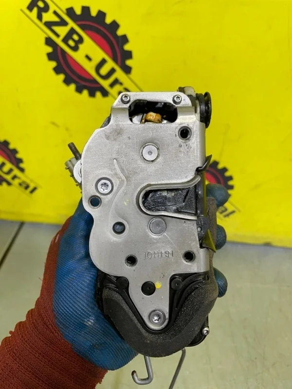 Замок двери Opel Astra 13579556 J, задний правый