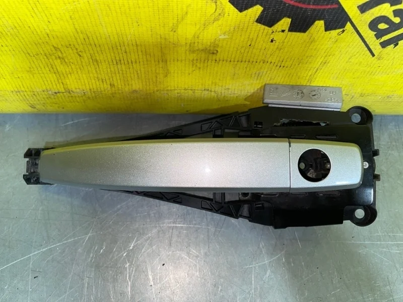 Ручка двери наружная Opel Astra 92233089 J, передняя левая