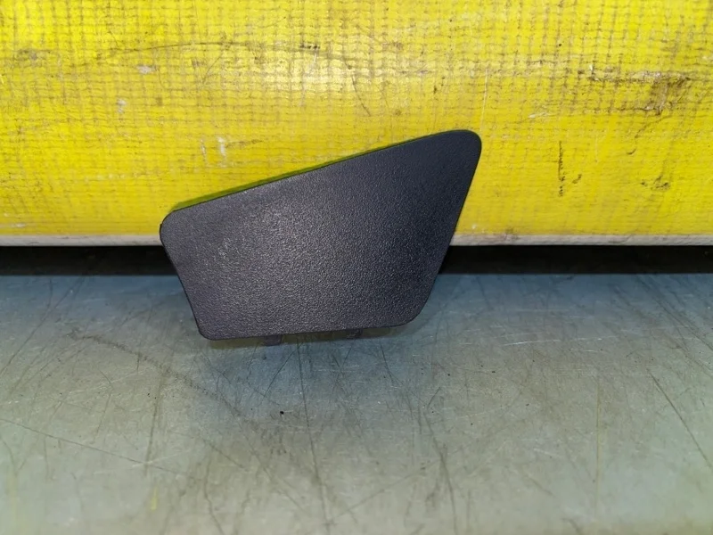 Заглушка буксировочного крюка Opel Astra 13368665 J