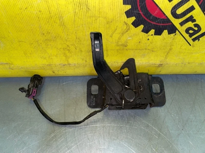 Замок капота Opel Astra 13367151 J, передний