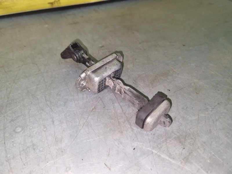 Ограничитель двери Honda Civic 2006-2012 72340SMGE01 5D, передний правый