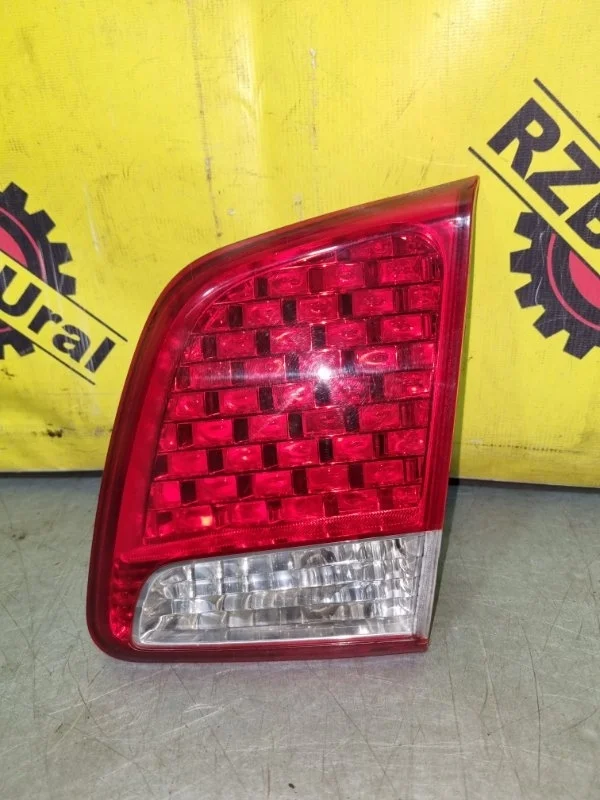 Фонарь внутренний Kia Sorento 2009 - 2012 924062P020 2, правый