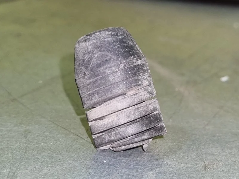 Отбойник капота Volkswagen Polo 867827500A MK5 1.6