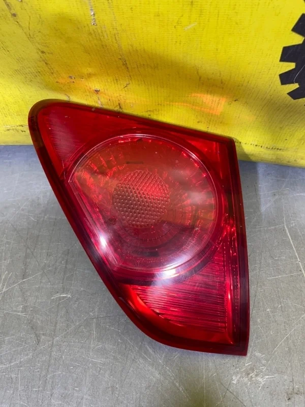 Фонарь внутренний Toyota Corolla 8159112100 Е150 1.6, задний левый
