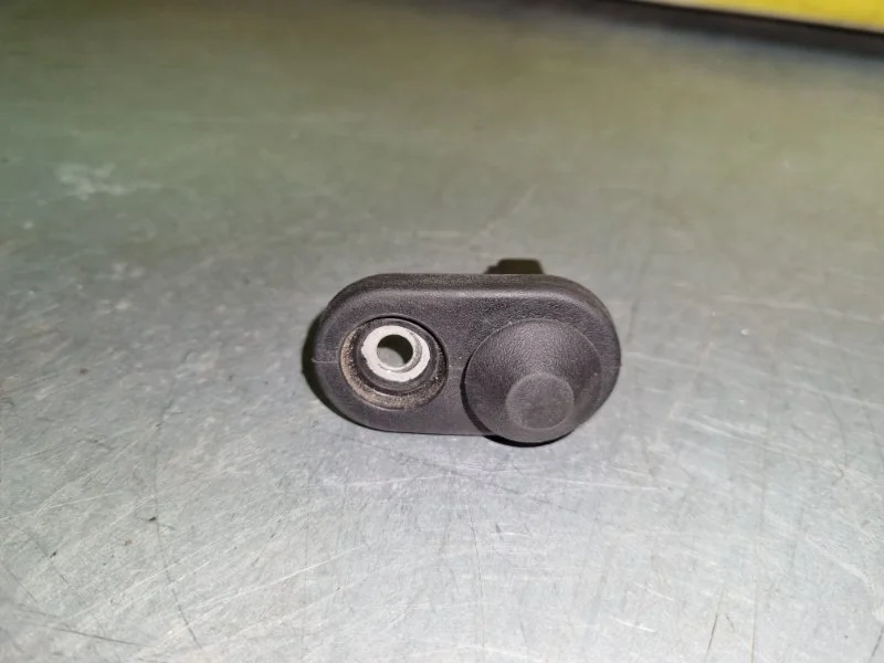 Концевик двери Toyota Corolla 8423160070 Е150 1.6