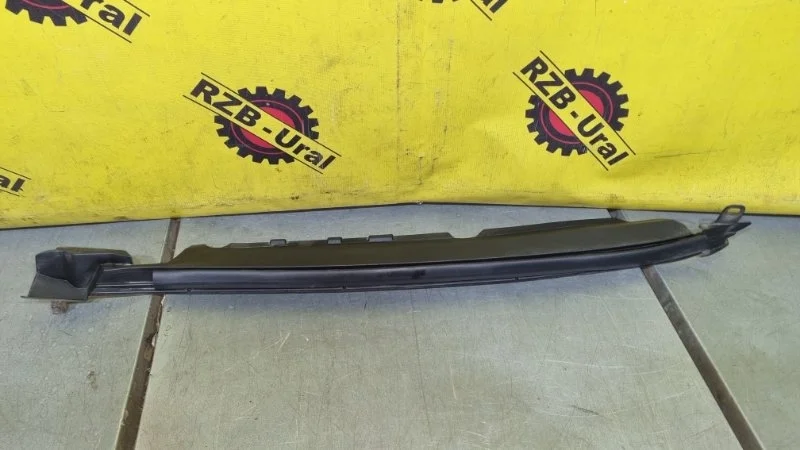 Пыльник крыла Toyota Land Cruiser 5380560021 200, передний правый