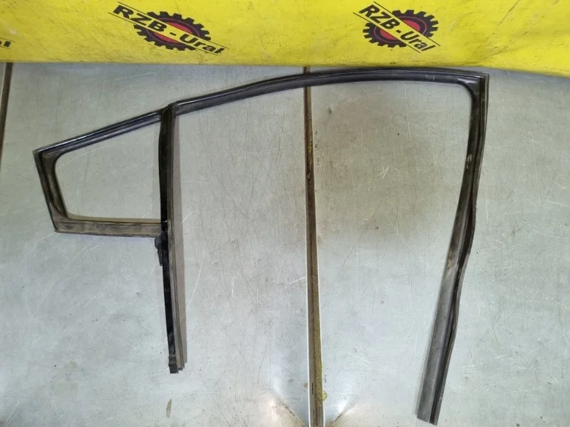 Уплотнитель стекла двери Kia Cerato 83531A7000 YD, задний правый