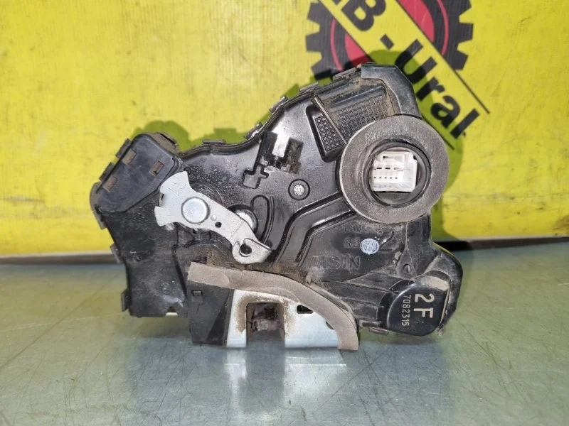 Замок двери Toyota Corolla 6903012490 E150 1.6, передний правый