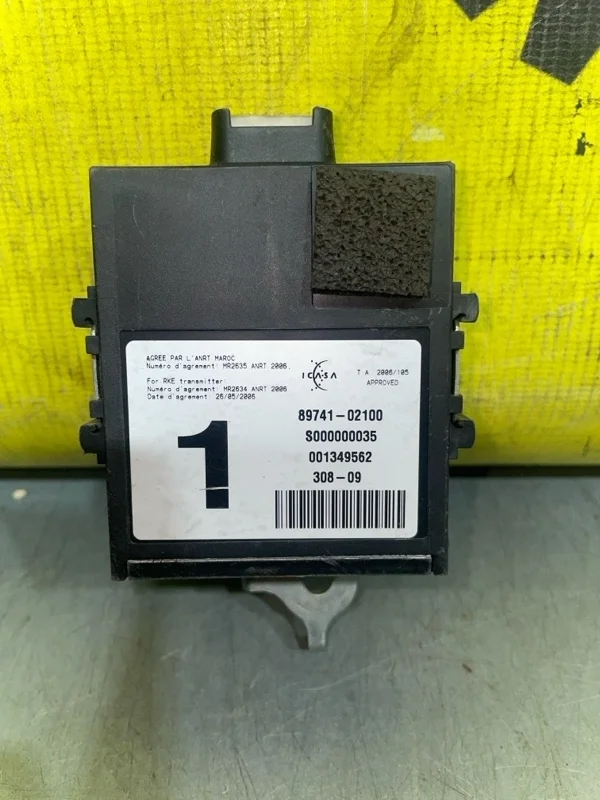 Блок управления центральным замком Toyota Auris 8974102100 E150 1.4