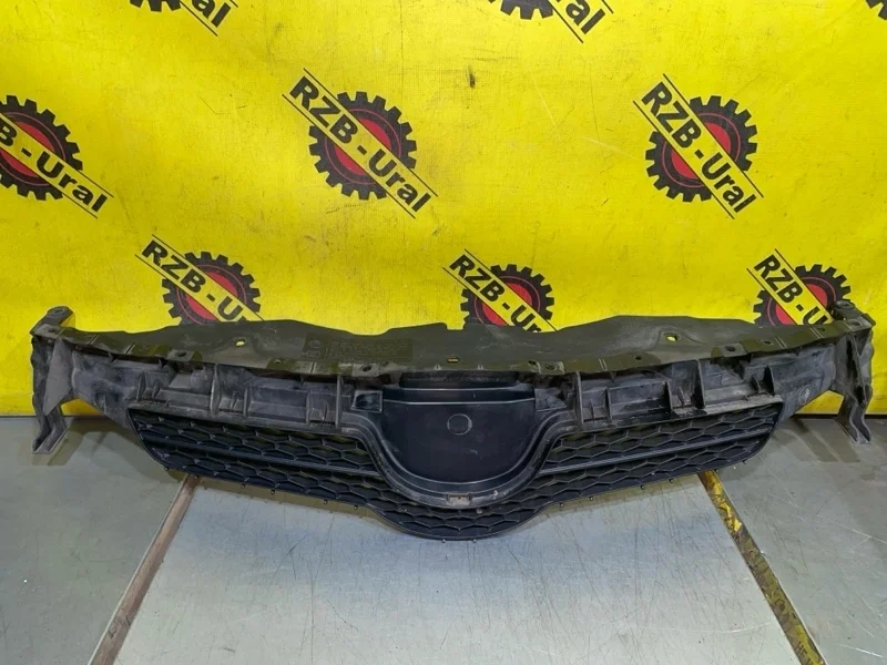 Решетка радиатора Toyota Auris 5311102390 E150 1.4, передняя
