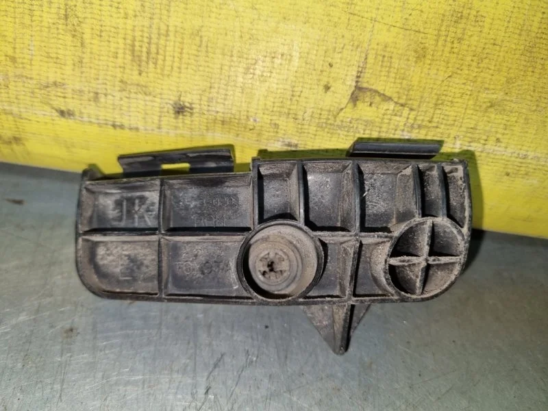 Кронштейн бампера Toyota Auris 5256302030 E150 1.4, задний левый