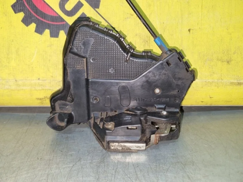 Замок двери Toyota Auris 6903002220 E150 1.4, передний правый
