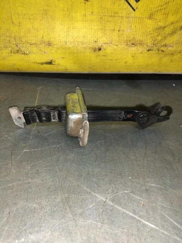 Ограничитель двери Hyundai Solaris 79390H5000 2, передний правый